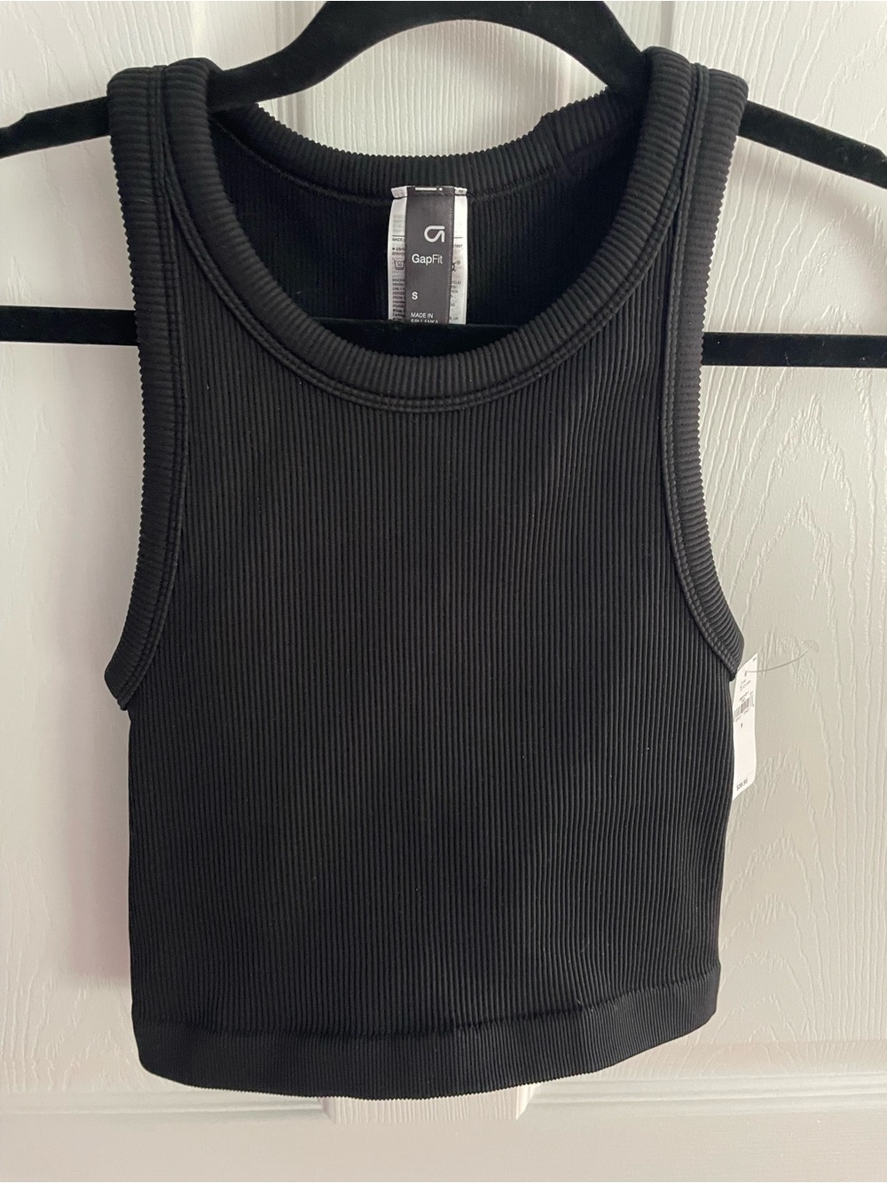 GAP Fit Black Ribbed Cropped Tank Small